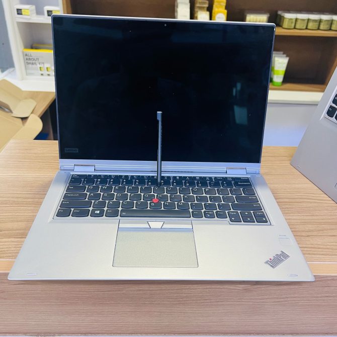 Lenovo Yoga X380 i5 8th 8/256 x360  Touchscreen with Stylus pen