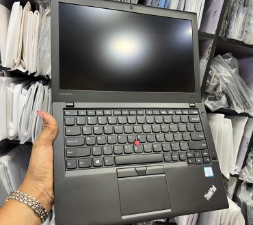 Lenovo Thinkpad X260  Intel i7 6th Gen / 8gb / 256ssd/ 12inch Screen