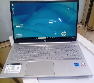 HP pavilion core i5 11th gen 8gb ram/256 SSD  15.6 inch touchscreen