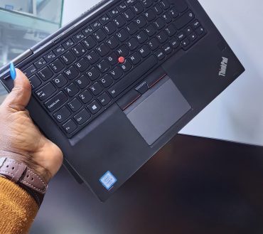 Lenovo Yoga X380 Touch with stylus pen  Intel Core i5  8gb ram  256gb ssd