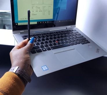 Lenovo Yoga X380 Intel Core i5  8gb ram 256Ggb ssd  Stylus pen