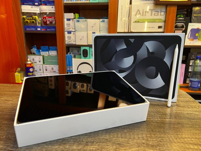 Apple IPAD AIR - WIFI (boxed)