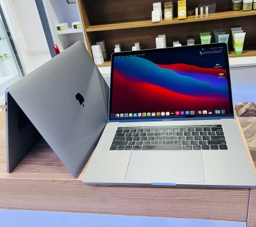 Apple Macbook pro 15’ 2018 core i9*32GB 500 Storage 4GB graphics