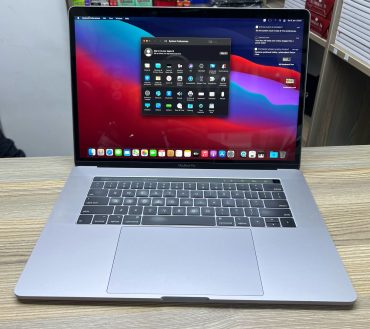 MacBook Pro 15" (2018) – Core i9 / 32GB RAM / 500GB SSD / 4GB Graphics / Touch Bar