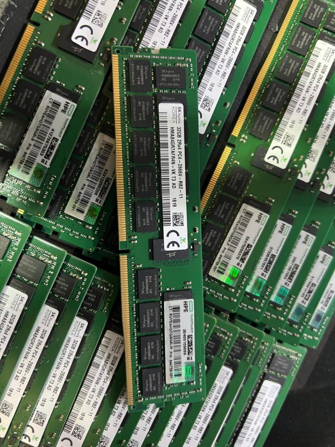 HPE 32GB 2RX4 PC4-2666V-R Server Memory Module
